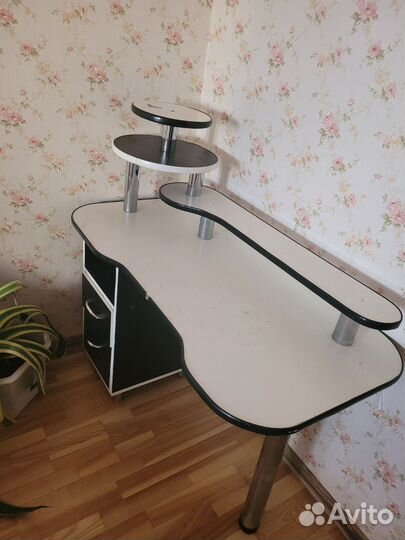 Маникюрный стол бу