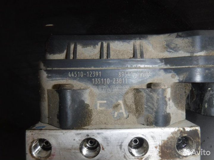 Блок abs Toyota Corolla 151 1ZR 2011