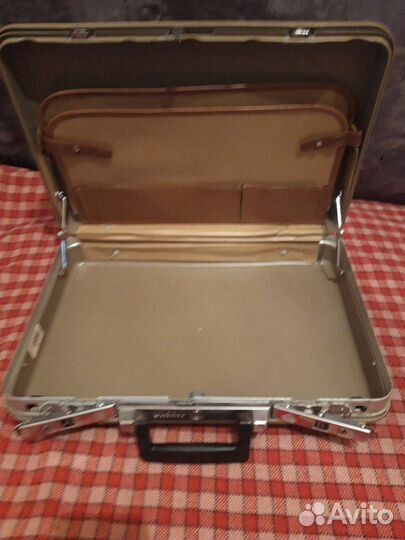 Кейс, дипломат, чемодан пластиковый. ссср- редкий