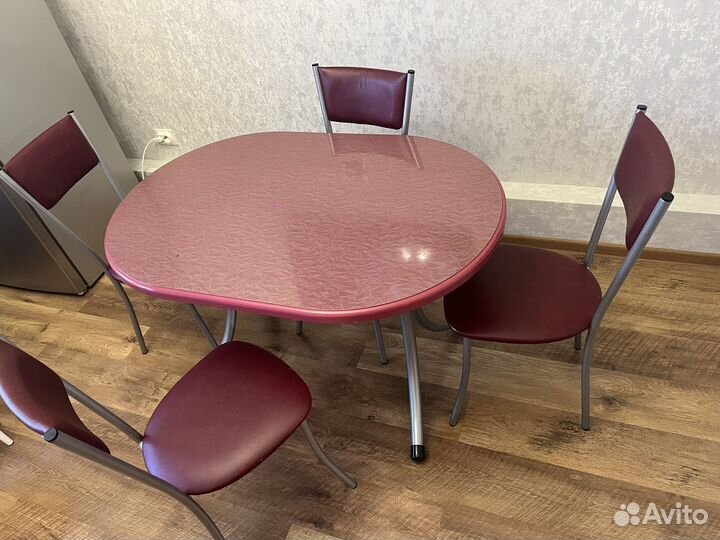 Кухонный стол и стулья комплект