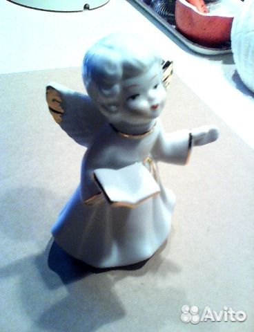 Продам фигуру Ангелочка фарфор/ позолота