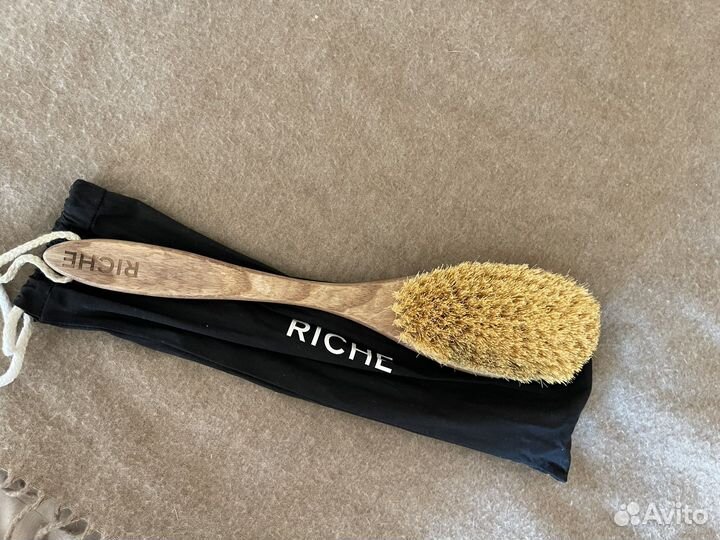Щетка для массажа Riche