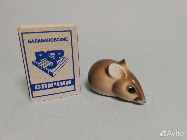 Фарфоровая статуэтка Мышка