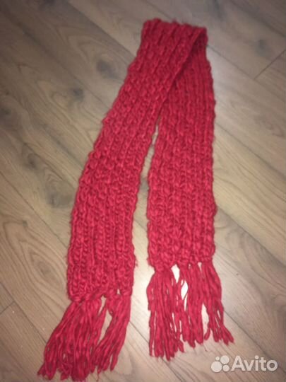Шарф красный