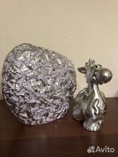 Ваза интерьерная и статуэтка