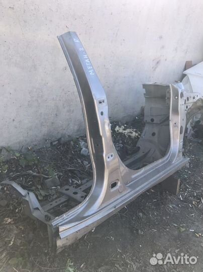 Четверть передняя правая Renault Megane 3 хэтчбек