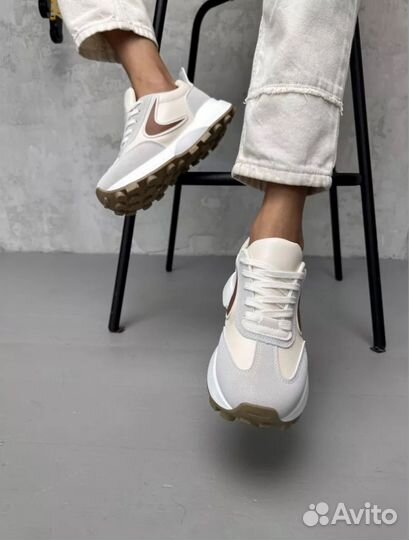 Кроссовки женские