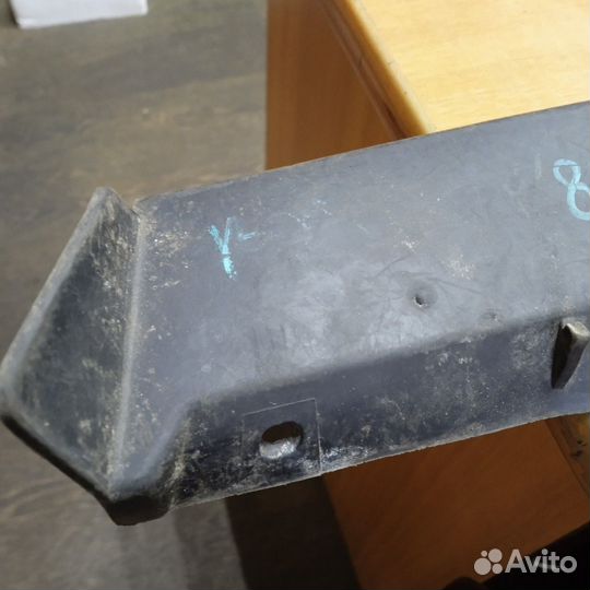 Кожух замка капота резинка Mazda CX-5