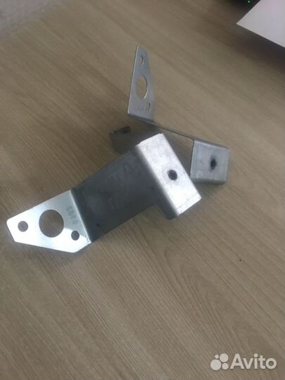 Кронштейн Крыла Ваз 2190 Гранта