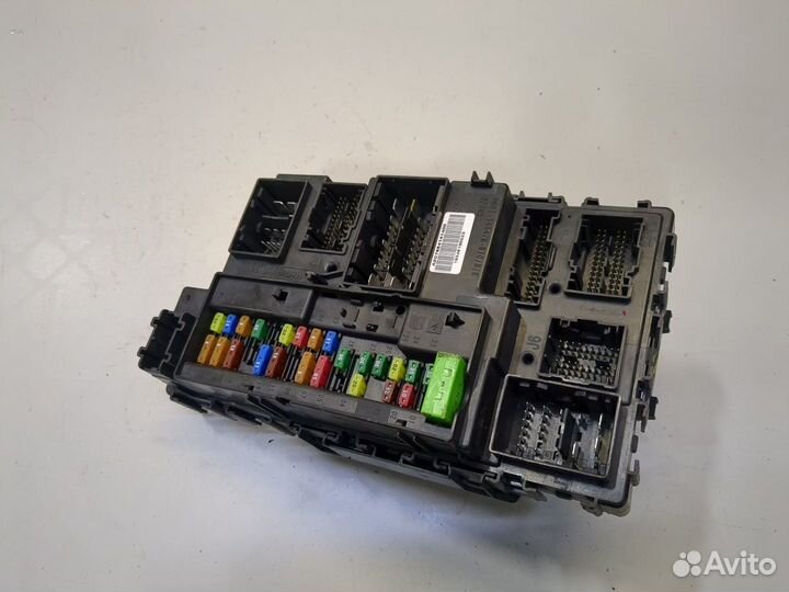 Блок предохранителей Ford Explorer 2019, 2020