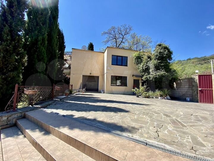 Дом 329 м² на участке 21 сот.