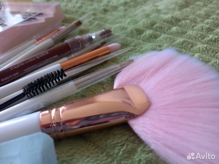 Большой набор аксессуаров и косметики