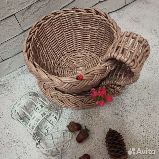 Корзина, конфетница из бумажной лозы