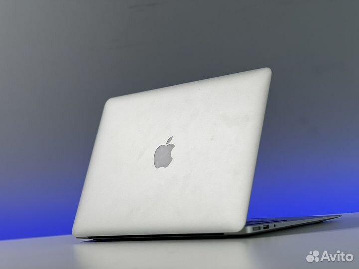 MacBook Air 13” 2017 Core i5 8g озу SSD диск