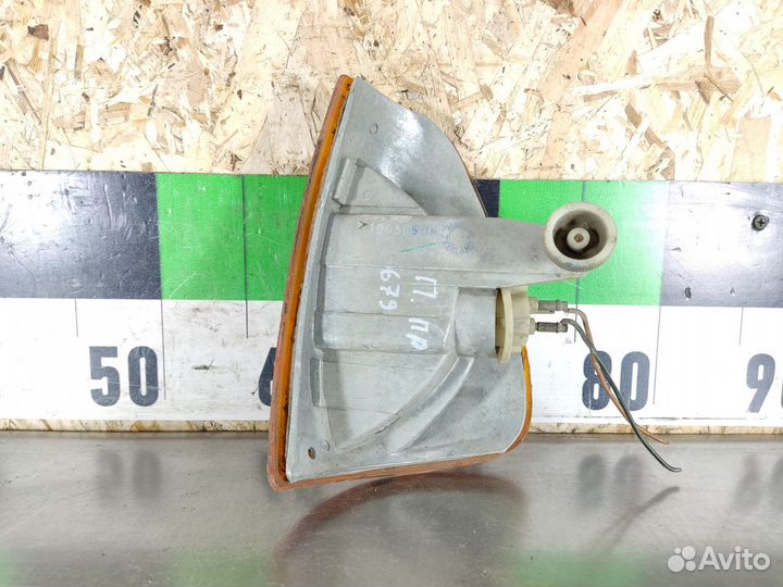 Поворотник правый E 123