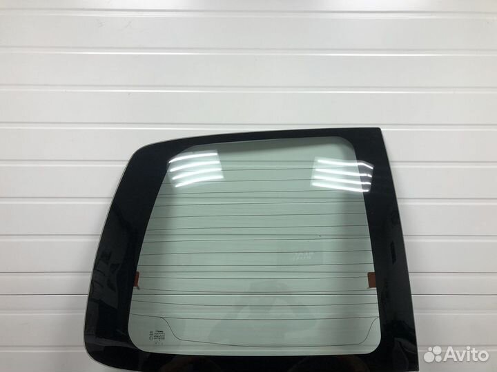 Заднее стекло на Hyundai Starex левое