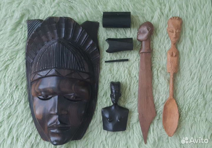 Африканские предметы (маски, ложки)