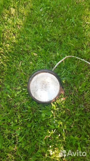 Фара с лампочкой и целым отражателем и стеклом