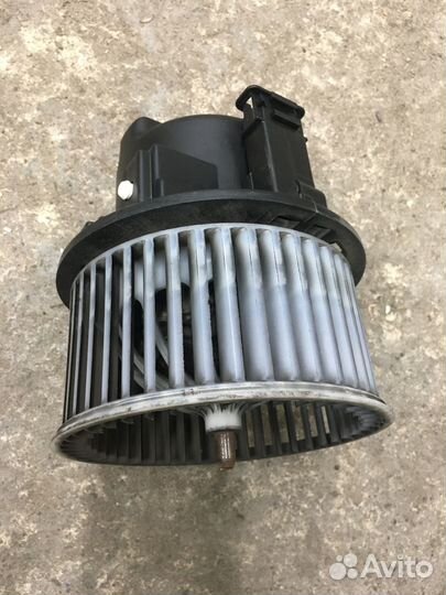 Электродвигатель вентилятора отопителя Volvo