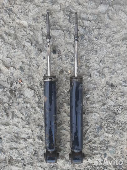 Стойка амортизатора 2шт задние на Аутлэндер