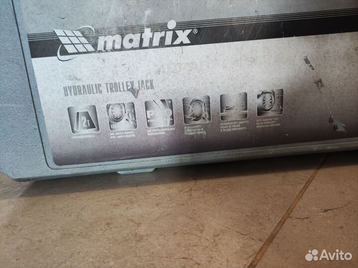 Домкрат подкатной 2 т