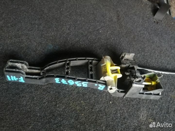 Основание ручки двери наружней правый Ford Focus 3