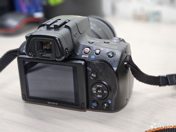 Зеркальный фотоаппарат Sony Alpha SLT-A37