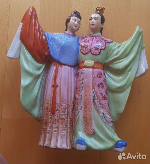 Фарфоровая статуэтка Китай