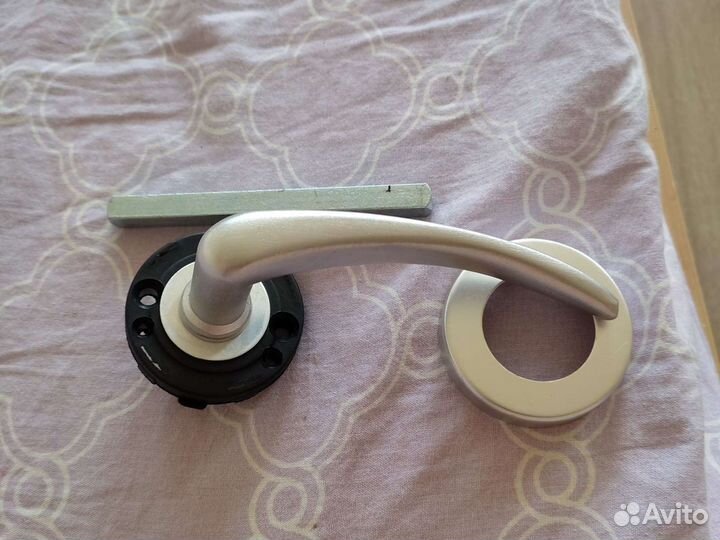 Новая ручка левая межкомнатная