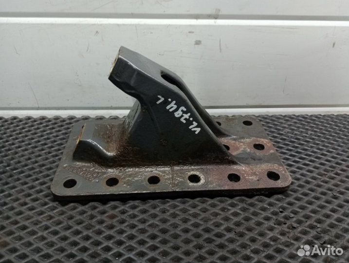 Кронштейн V-образной тяги Volvo