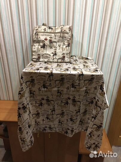 Платок и сумка с одинаковым рисунком