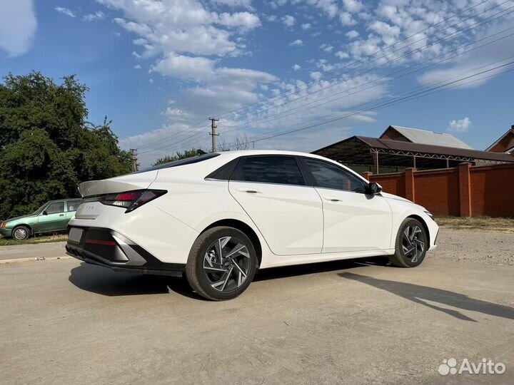 Hyundai Elantra 1.5 CVT, 2022, 1 300 км