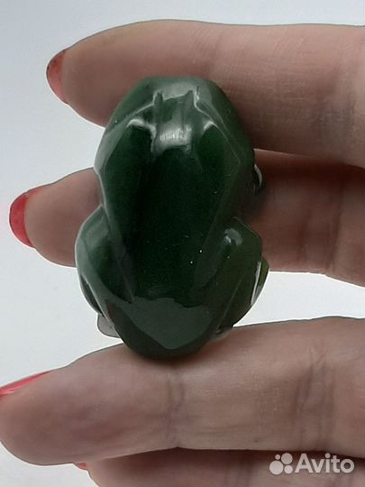 Лягушка из нефрита