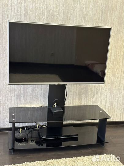 Стеклянная тумба под тв