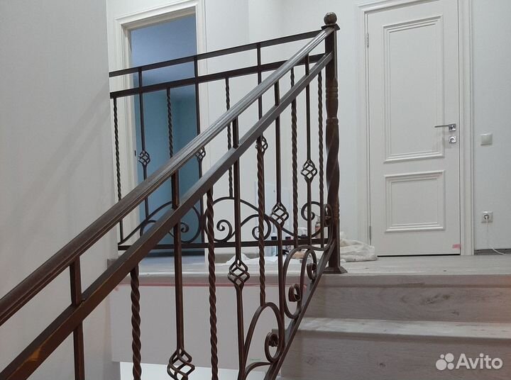 Кованая лестница для загородного дома