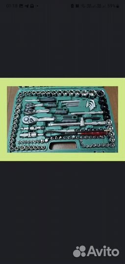 Набор инструментов для авто в чемодане