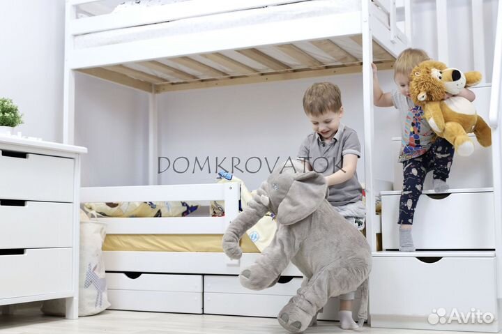 Кровать двухърусная с лестницей-комодом