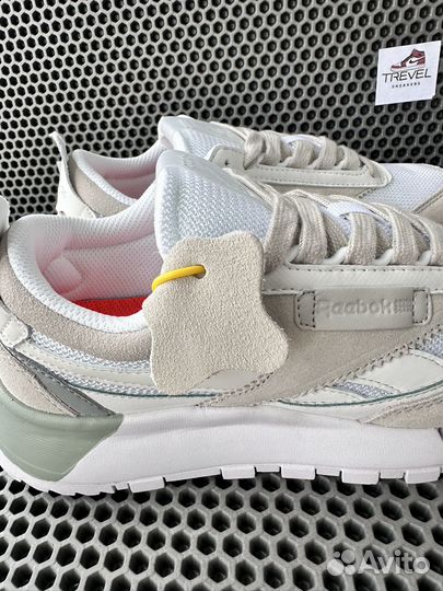 Кроссовки женские Reebok LX 2200