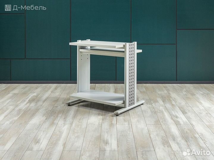 Низкий офисный стол