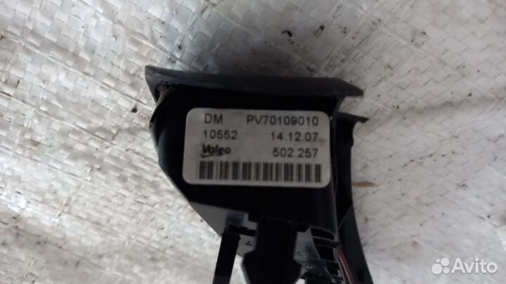 Кнопки мультимедии руля Fiat Linea