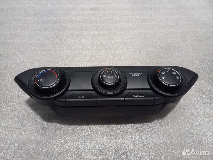 Блок управления отопителем Kia Cerato 4 97250M6AG0