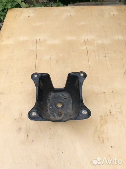 Кронштейн запаски Suzuki Grand Vitara