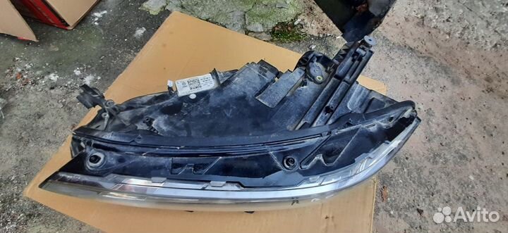 Фара левая Volkswagen Passat B8 15-19г