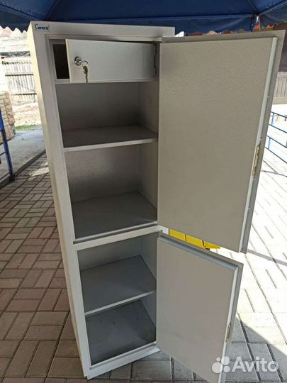 Сейф металлический