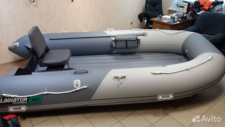 Лодка Gladiator E380 нднд