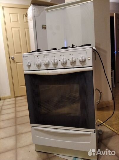 Газовая плита с электродуховкой Indesit KG 5408 WM