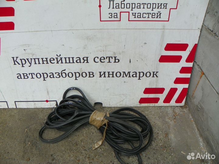 Уплотнитель двери Honda CR-V