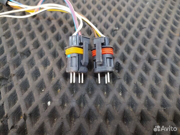 81626800121 Актуатор замка правый