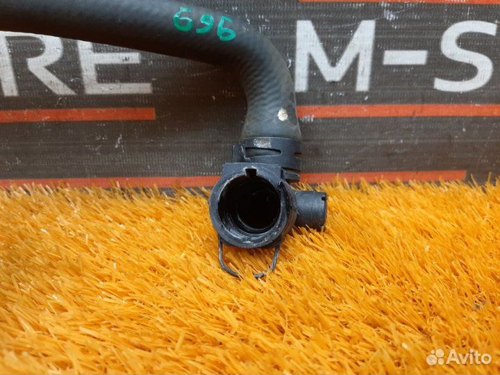 Патрубок системы охлаждения Bmw 1-Series F20