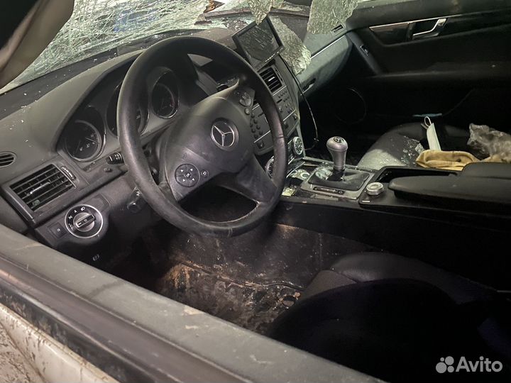 В полном разборе Mercedes c180 CGI 2010г